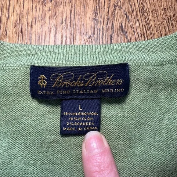 Brooks Brothers Mens Large Green Extra Fine Italian Merino Wool V-Neck Sweater - Picture 6 of 8